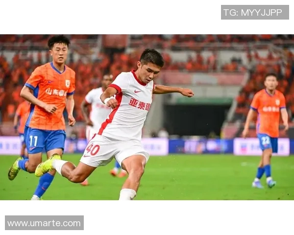 昆山足球俱乐部迎战长春亚泰全力争胜展现球队实力与拼搏精神